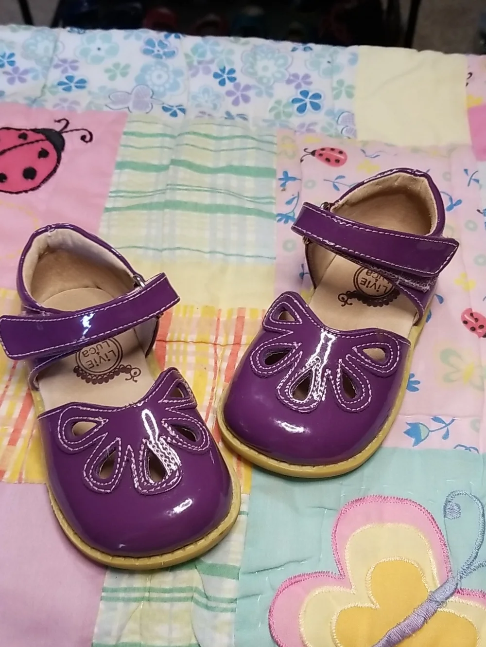Livie & Luca Purple Patent Leather Mary Jane Shoes Size 6 Petals Excellent/VGUC